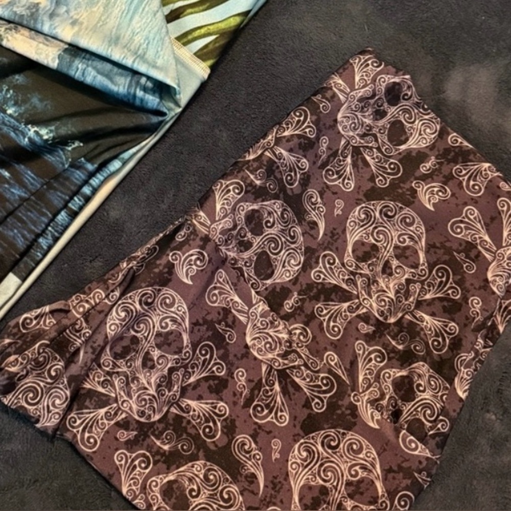 Emily Hsu Designs size Small skull printed leggings EUC rare out of production